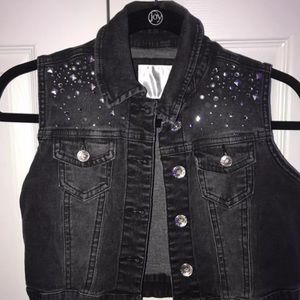 Black sleeveless kids jean jacket